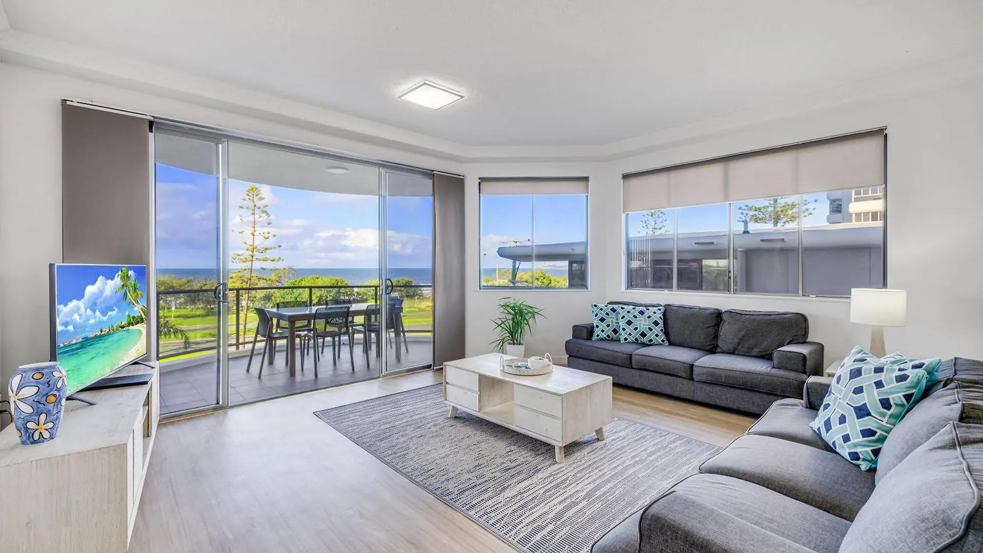 **** Resort Meridian Alex Beach Apartments Alexandra Headland Australia