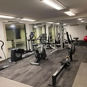 2 Bed 2 Bath Luxury In Braddon - Free Heated Pool, Gym, Parking Apartment